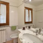 Stunning In With Swimming Pool بيت للعطل ميروني