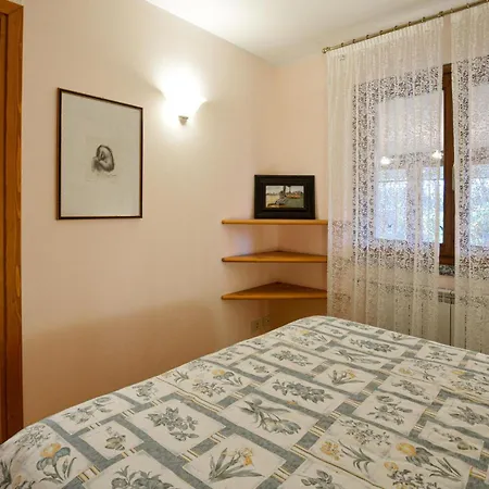 Holiday home Stunning In With Swimming Pool Merone